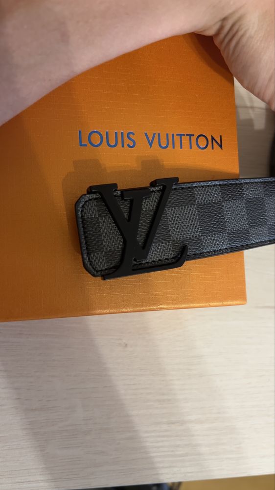 Pasek Louis Vuitton ze Czarna Klamra 115cm