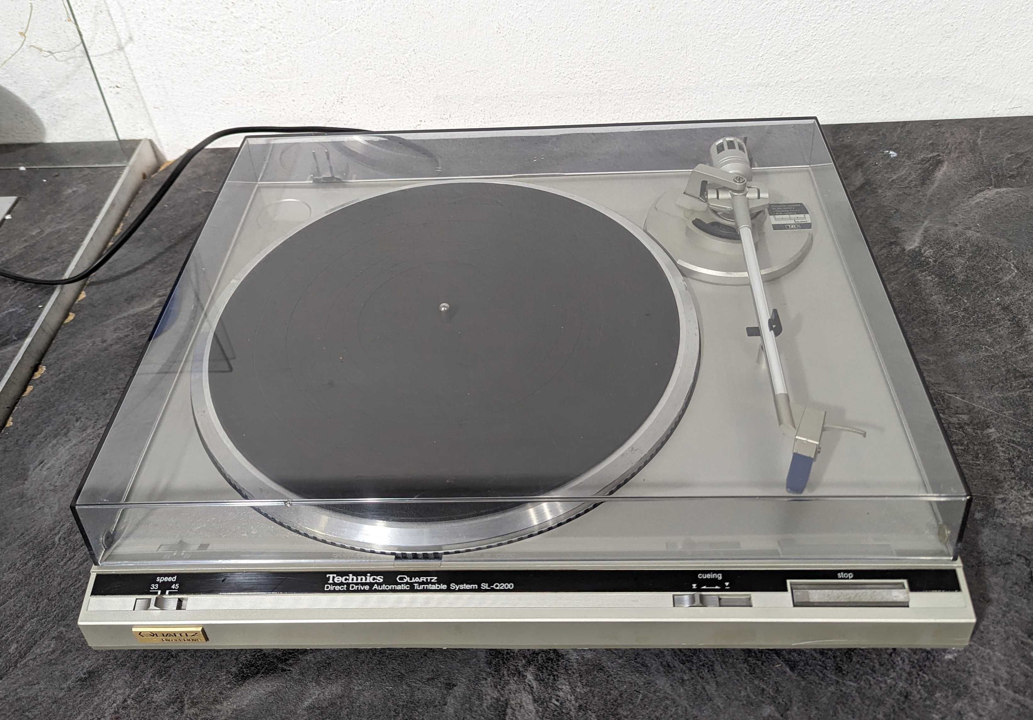 Програвач платівок Technics SL-Q200. Прямий привід.