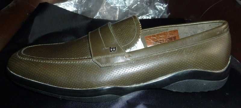 Sapatos novos verde militar Bally 42