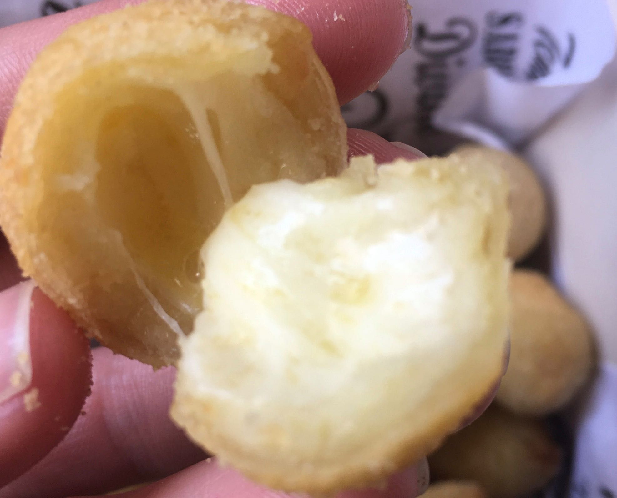 Salgados, brigadeiros e pães de queijo