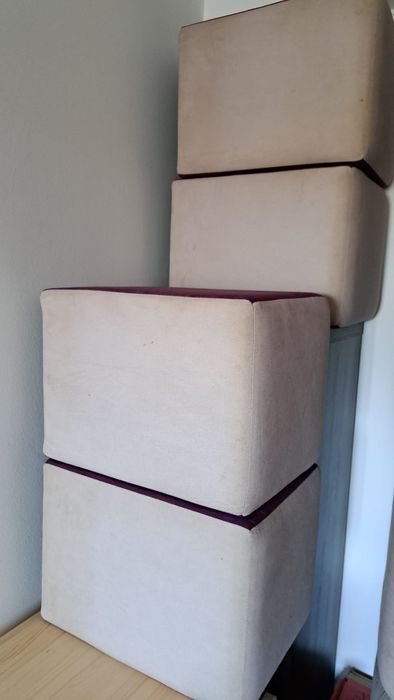 Sofá 3 Lugares + Puffs