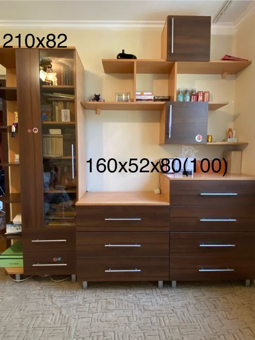 Шкаф з полицями комод