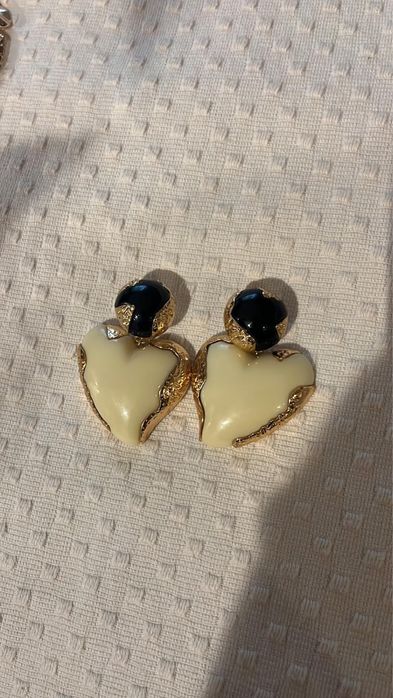 Várias peças em prata ou aço da melhor qualidade, como novas