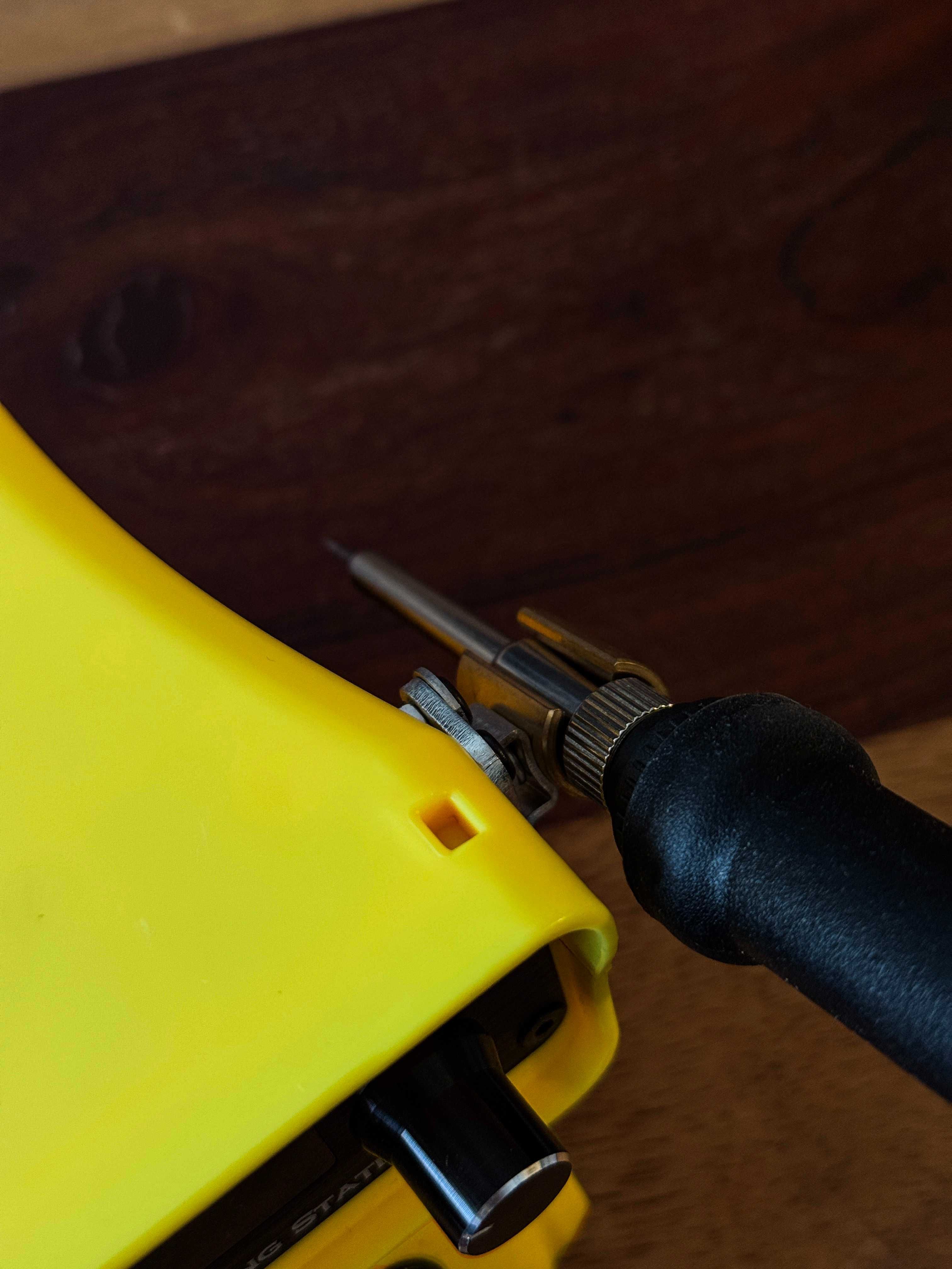 Lutownica Do Naprawy Elektroniki w Terenie BEZ KABLI Pod Aku Dewalt