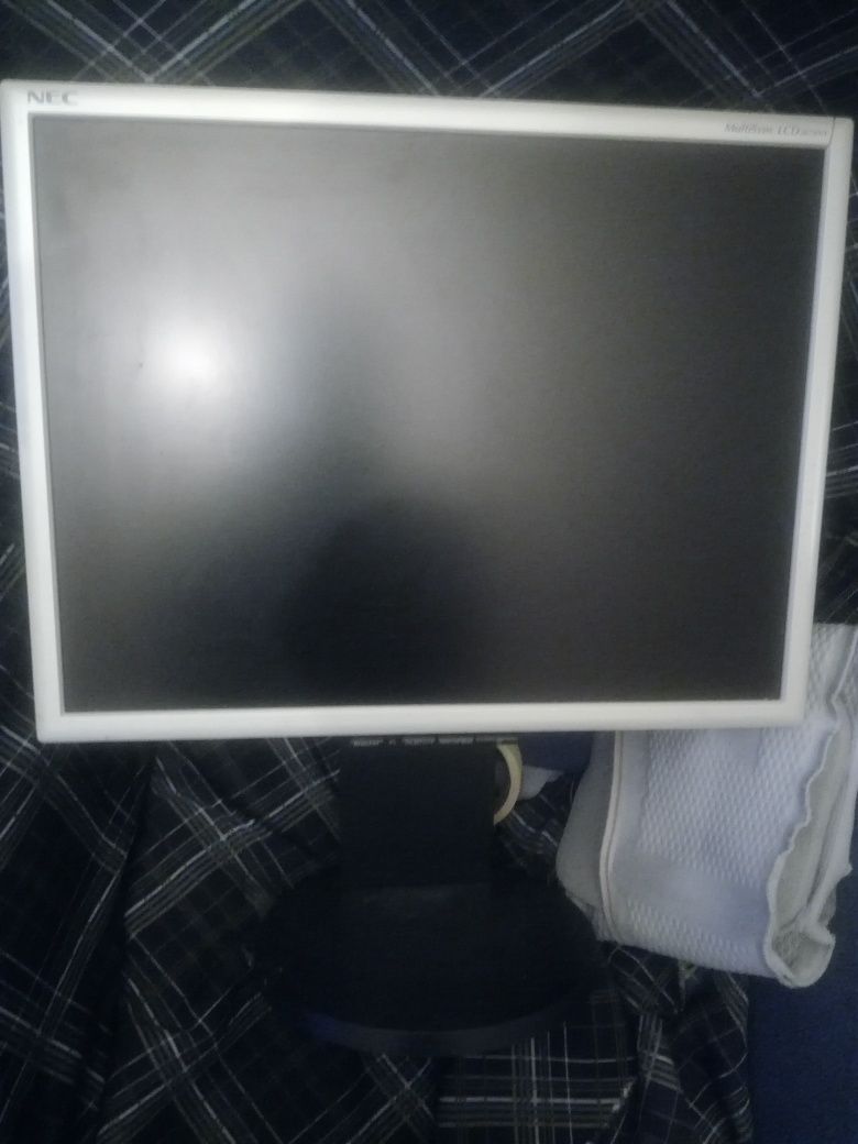 Продаю три монитора,NEC,BENQ,SAMSUNG