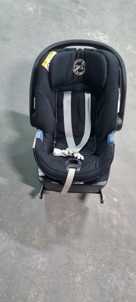 Fotelik Cybex Aton 5 z bazą.