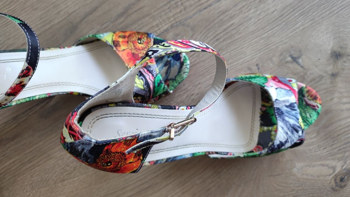Kolorowe buty na obcasie 38