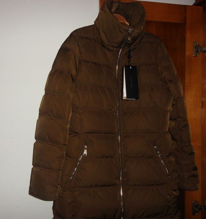 Casaco de penas à prova de água na cor castanho torrado
Massimo D