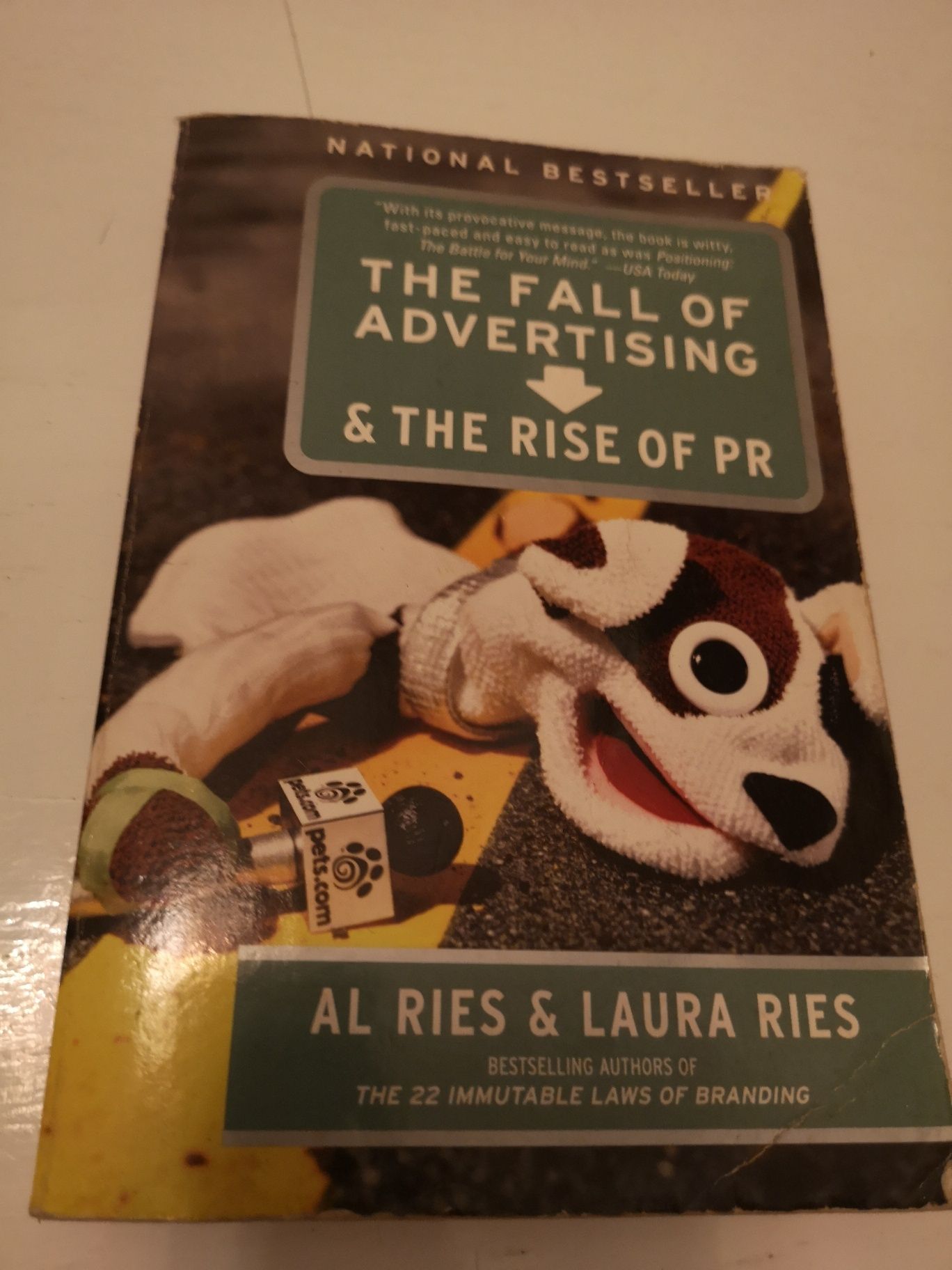 Livro The Fall of Advertising & The rise of PR