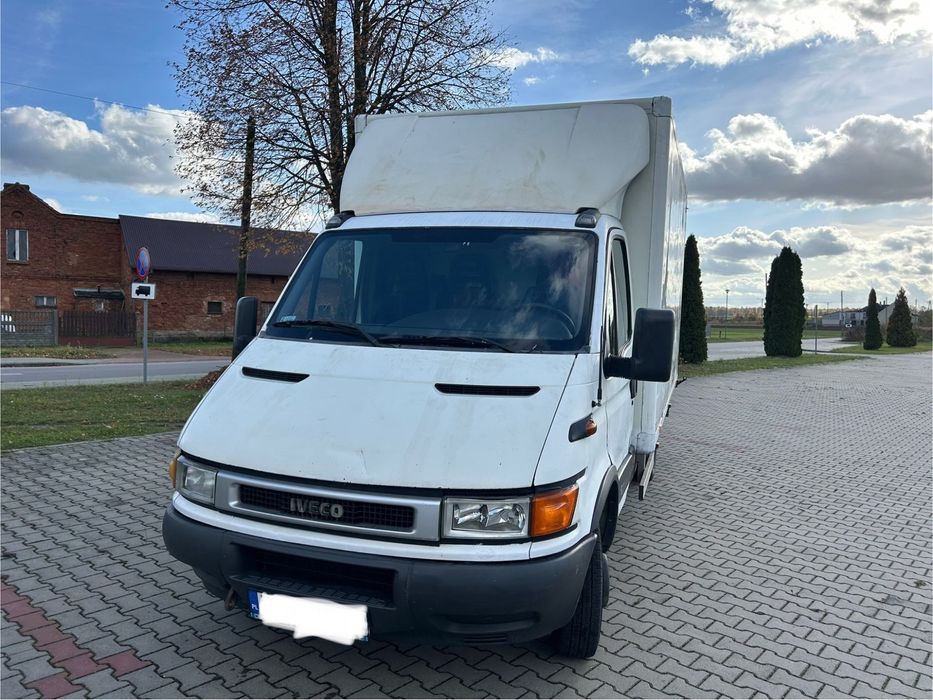 Iveco 40C12 Daily  Iveco Daily 2,3 l diesel kontener duży + winda w dobrym stanie