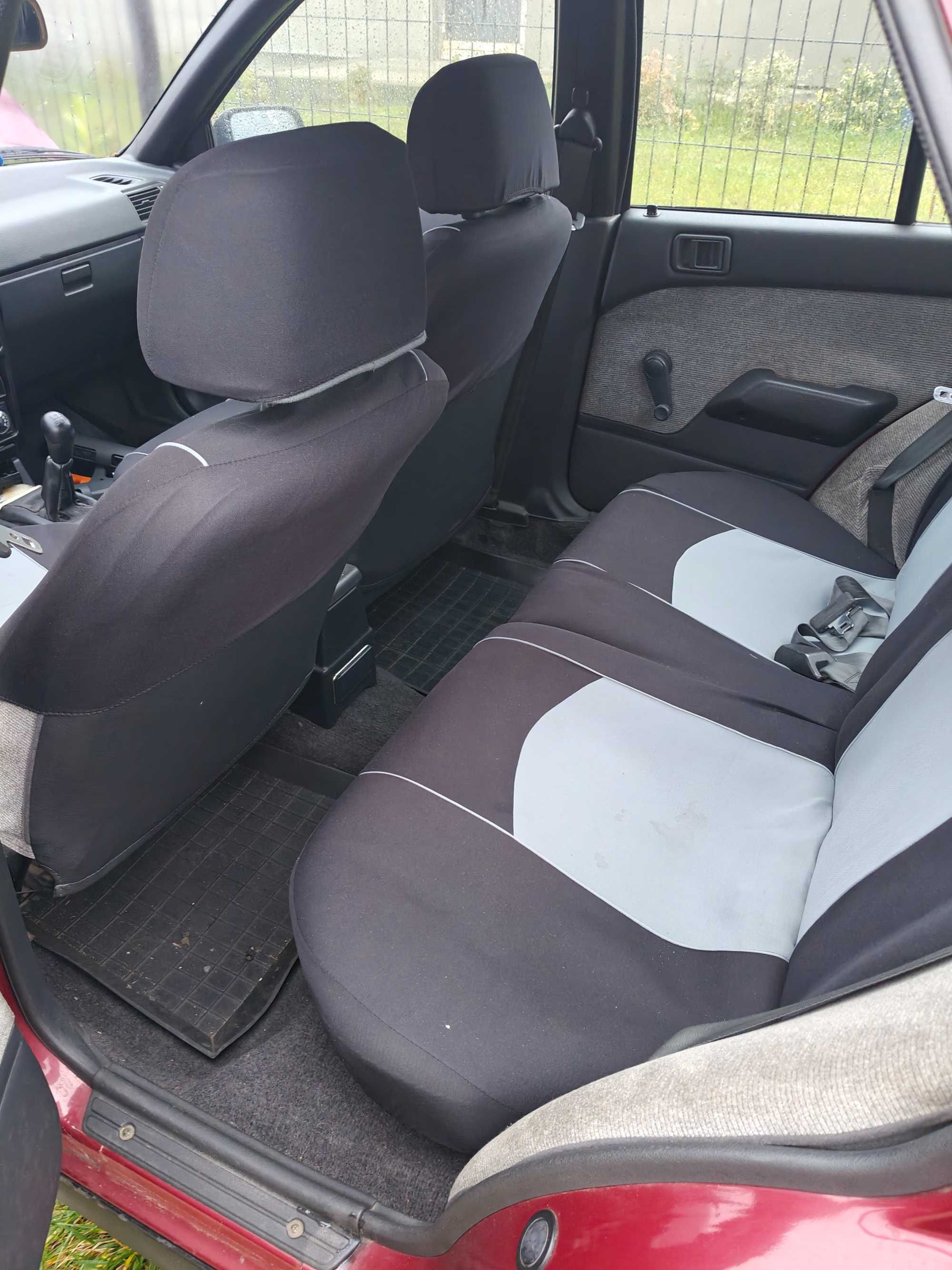 Mitsubishi Lancer 4  sedan 1996rok (czarne tablice)