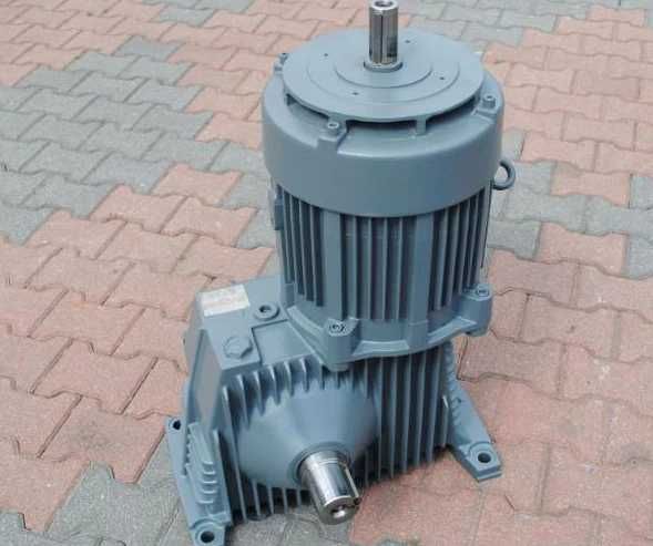 MOTOREDUKTOR kątowy 7.5kw. 40obr./min. FLENDER