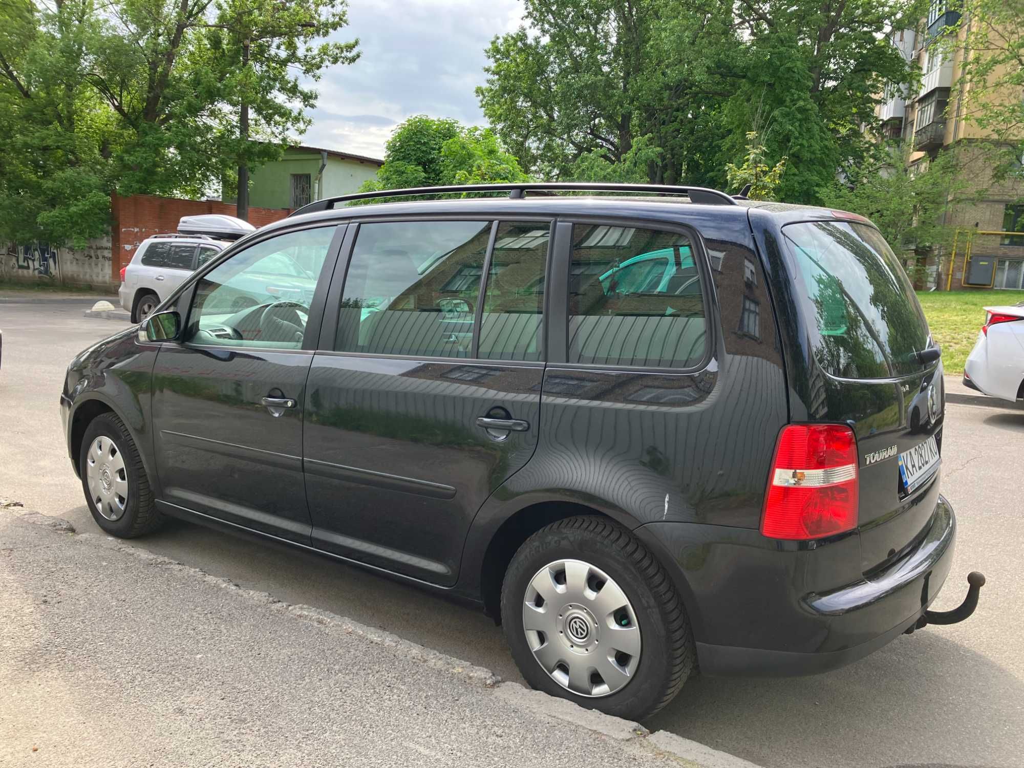 Volkswagen Touran 2006 2.0 FSI бензин 6-ступ механика