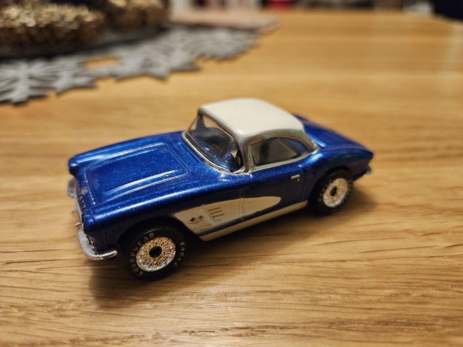 Chevrolet Corvette- Matchbox Premiere  - kolekcjonerski  stan