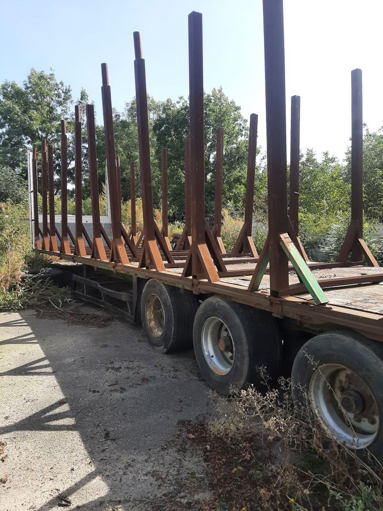 Полуприцеп і Лісовоз