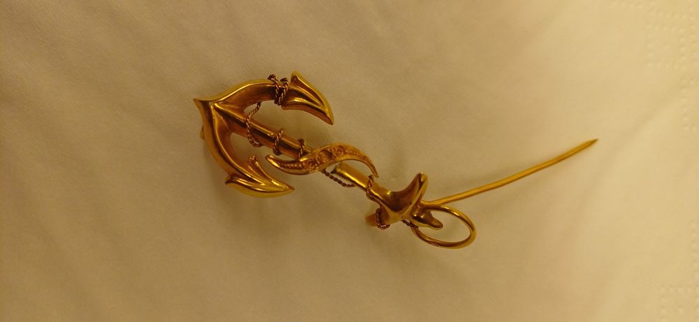 Alfinete de ouro