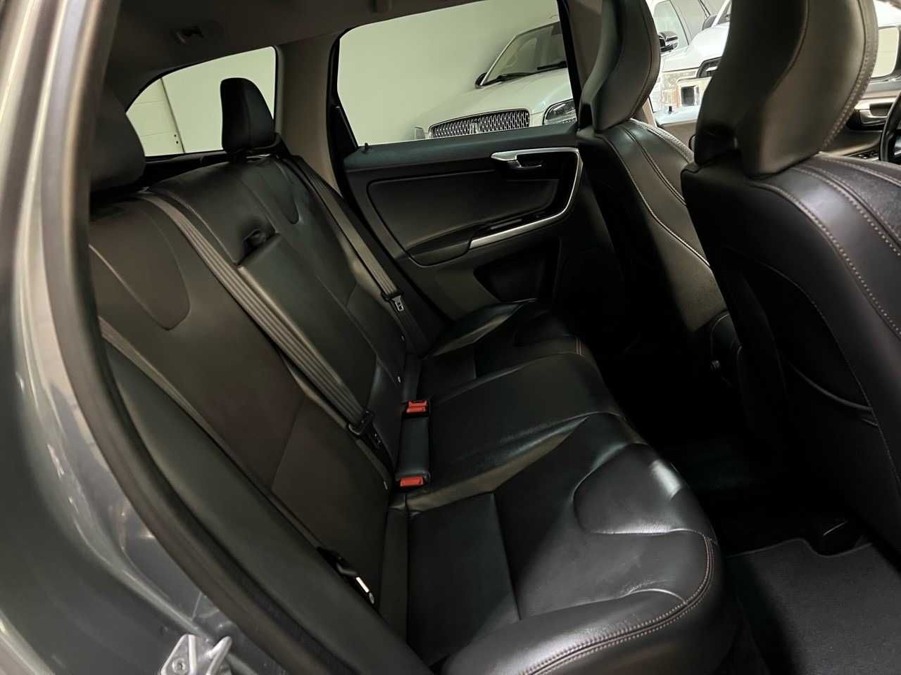 Продаю автомобіль Volvo XC60 Dynamic 2017