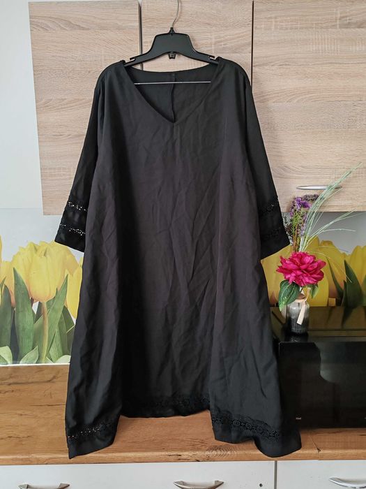 Czarna lekka ciekawa sukienka z koronką rozmiar ok 48/50 poliester