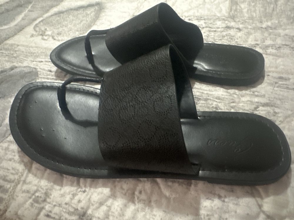 Chinelo original da Guess tamanho 37