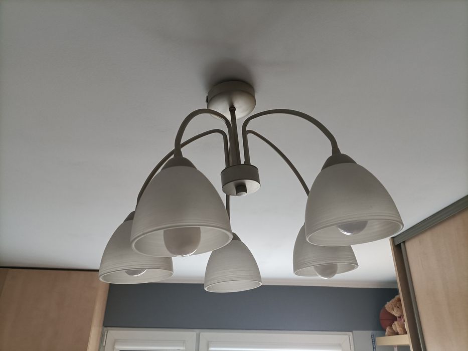 Żyrandol lampa sufitowa 5 punktów świetlnych zapalanie 2+3 żarowki E14