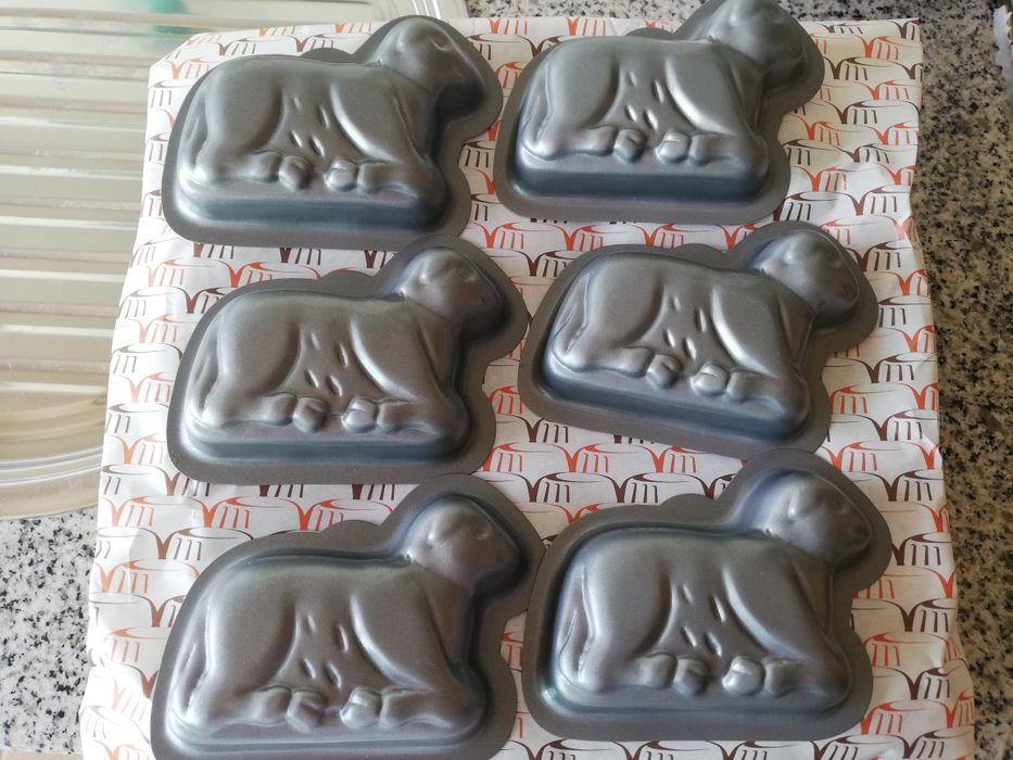 Vendo conjunto de formas para bolo d'A Metalúrgica