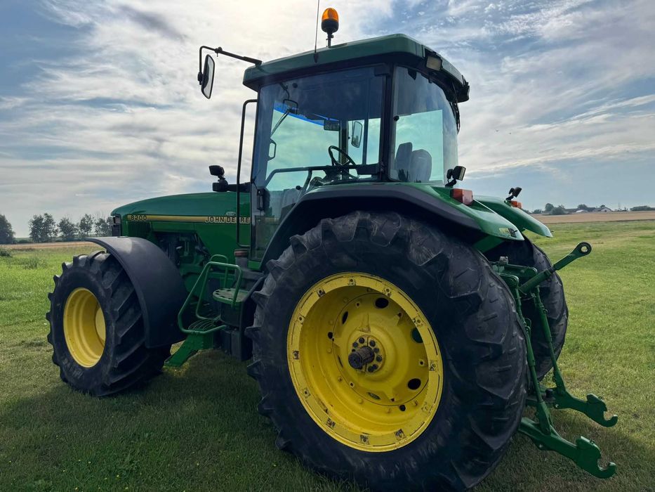 трактор John Deere 8200