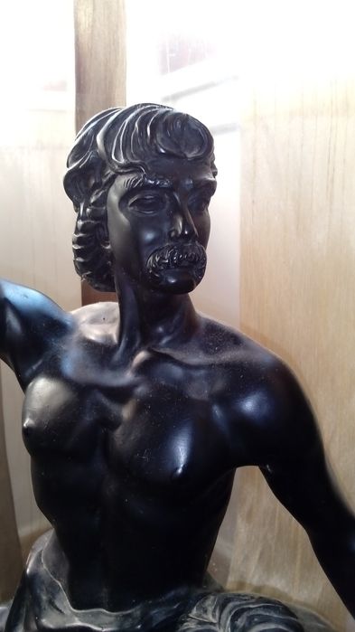 Estatua antiga de família