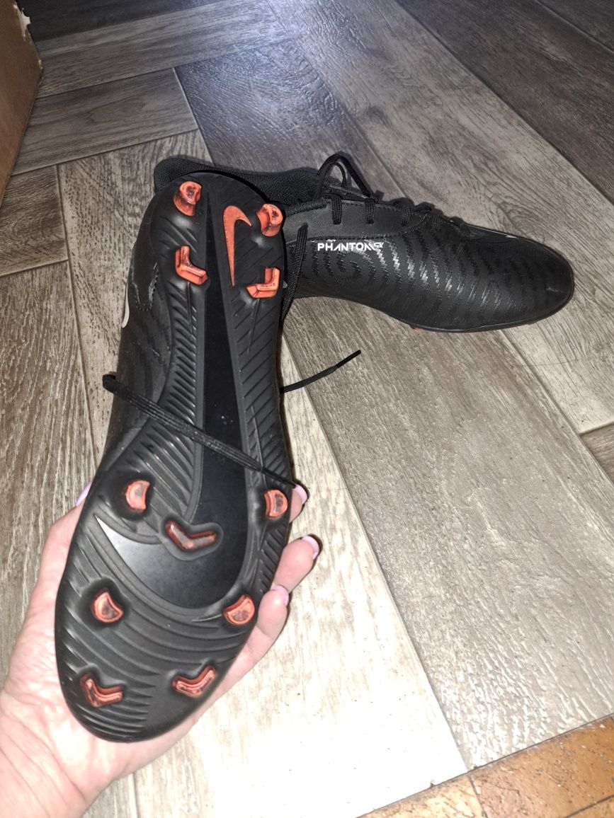 Буци Nike 43 копочки сороконожки кроссовки