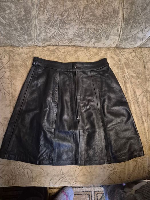 Коротка шкіряна спідниця