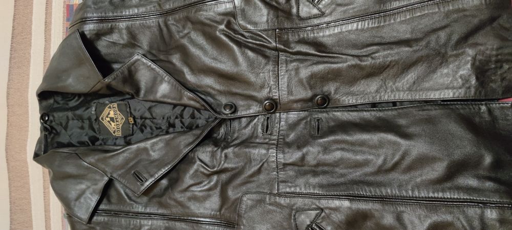 Женская зимняя кожаная куртка