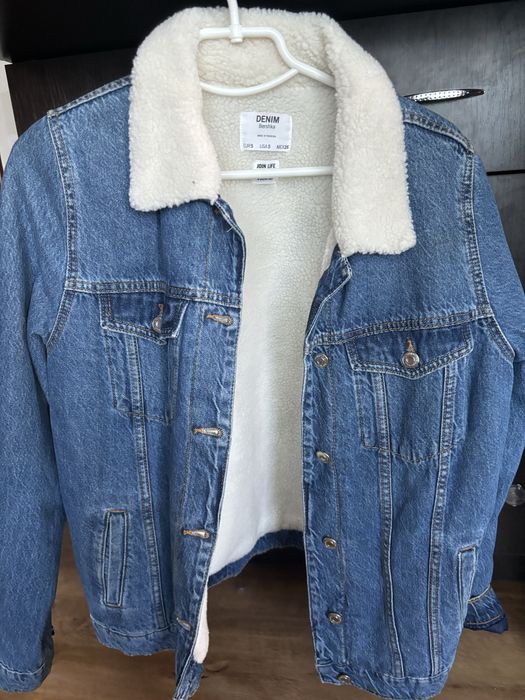 Джинсова утеплена куртка Bershka