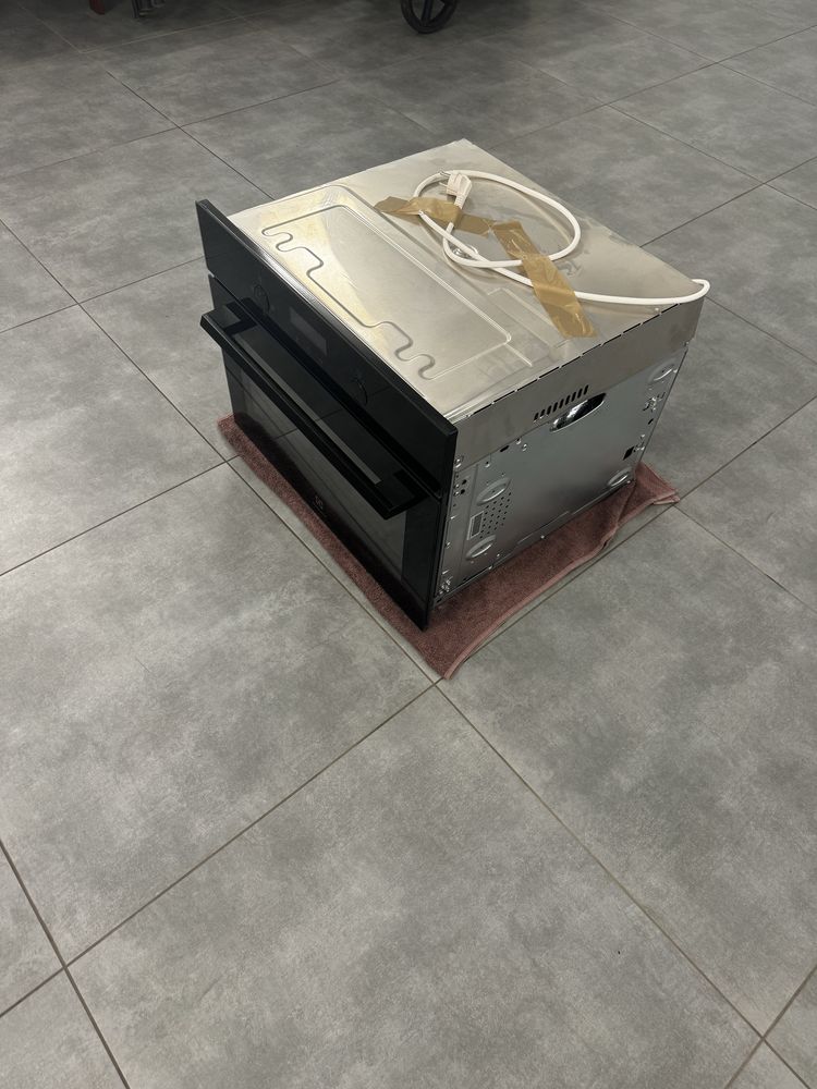Nowoczesna mikrofalówka Electrolux z grillem