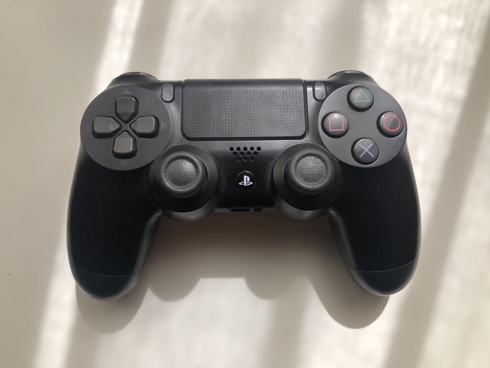 Playstation 4 preta