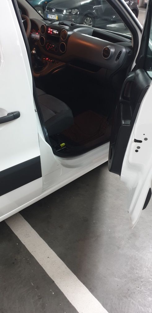 Citroen Berlingo Longa em muito bom estado.
