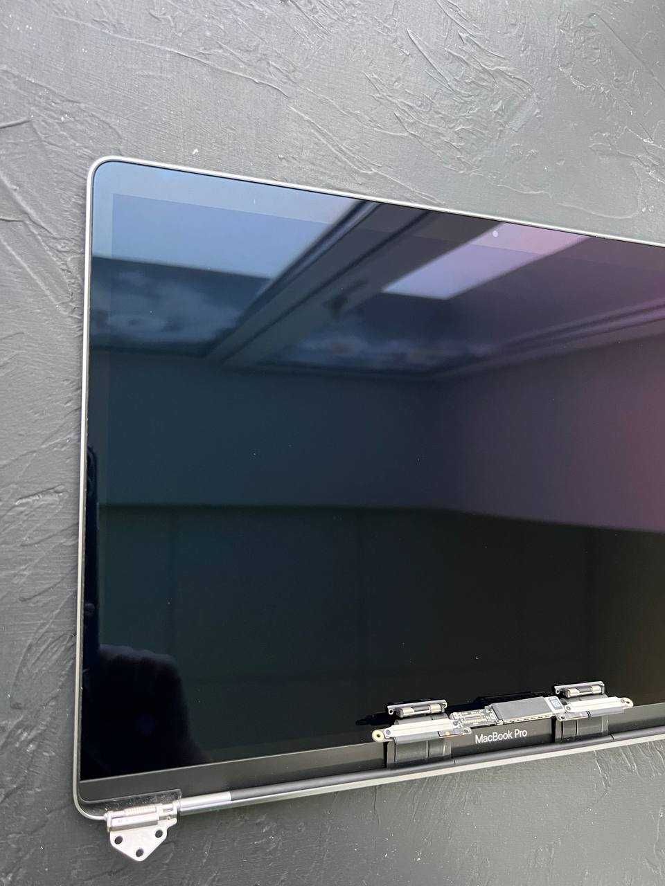 Дисплей MacBook Pro 15” (2018–2019) Space Gray у зборі (LCD з кришкою)