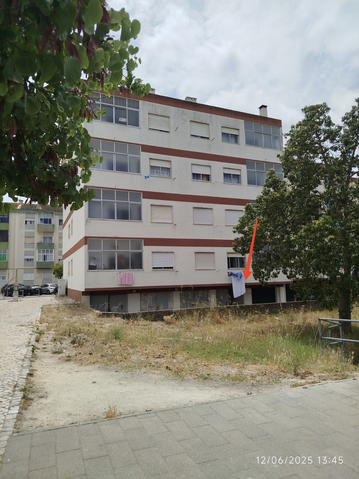 Garagem (capacidade 3 automóveis)