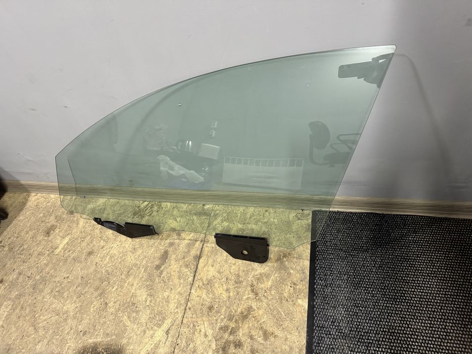 Стекло левое Tesla Model Y двойное