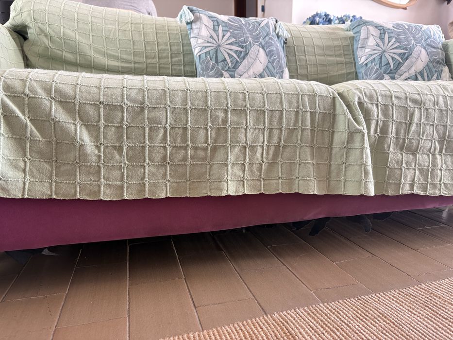 Sofa de 2 lugares com muito uso