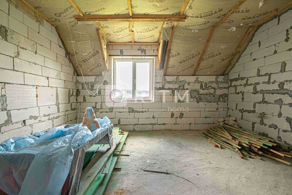 Продається  2-рівневий будинок з загальною площею 190м2