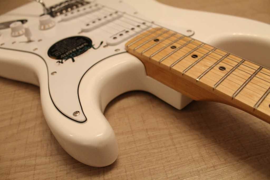 Электрогитара Fender Stratocaster Standard White Rosewood Чина