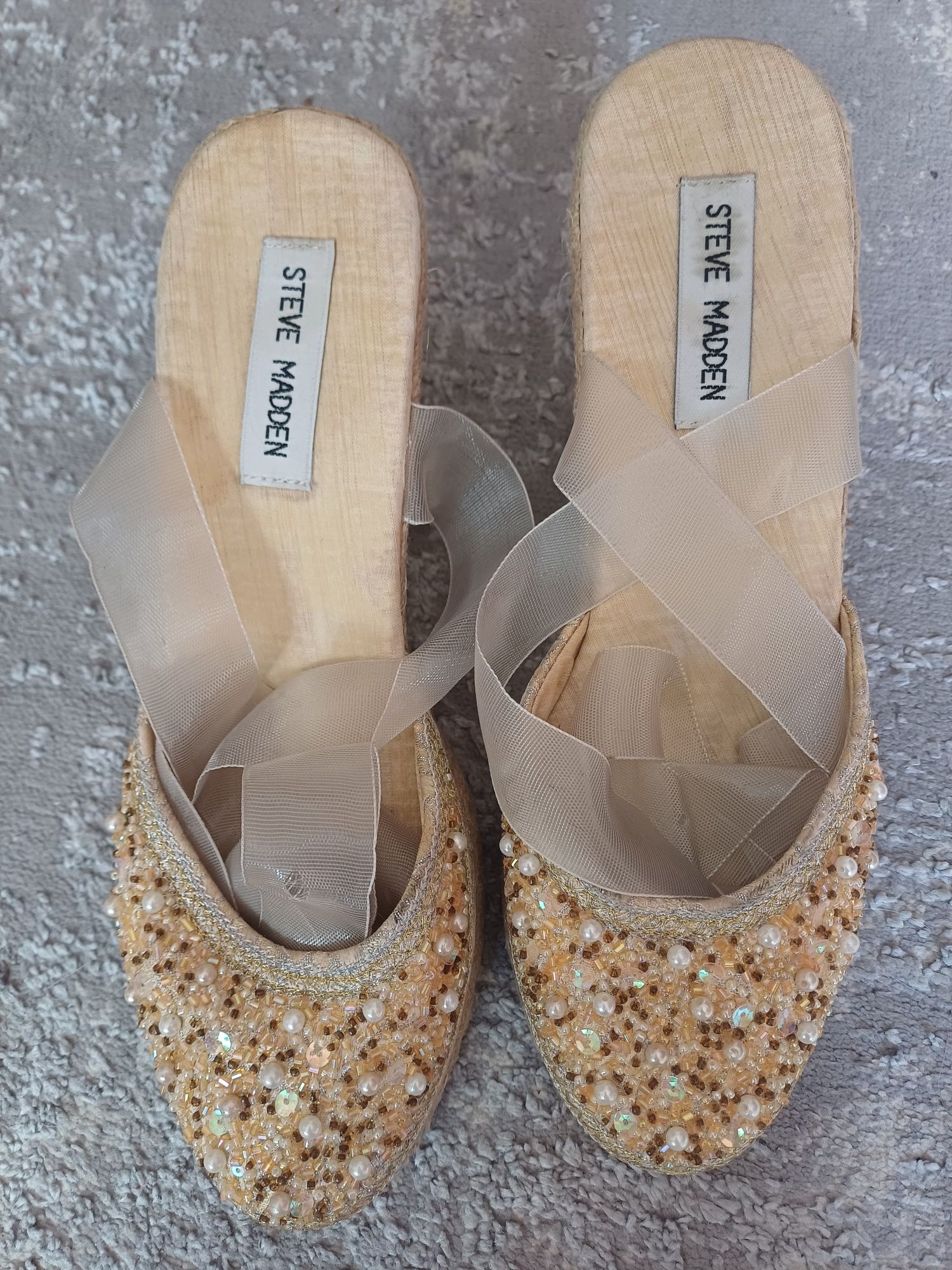 Sandały na koturnie Steve Madden