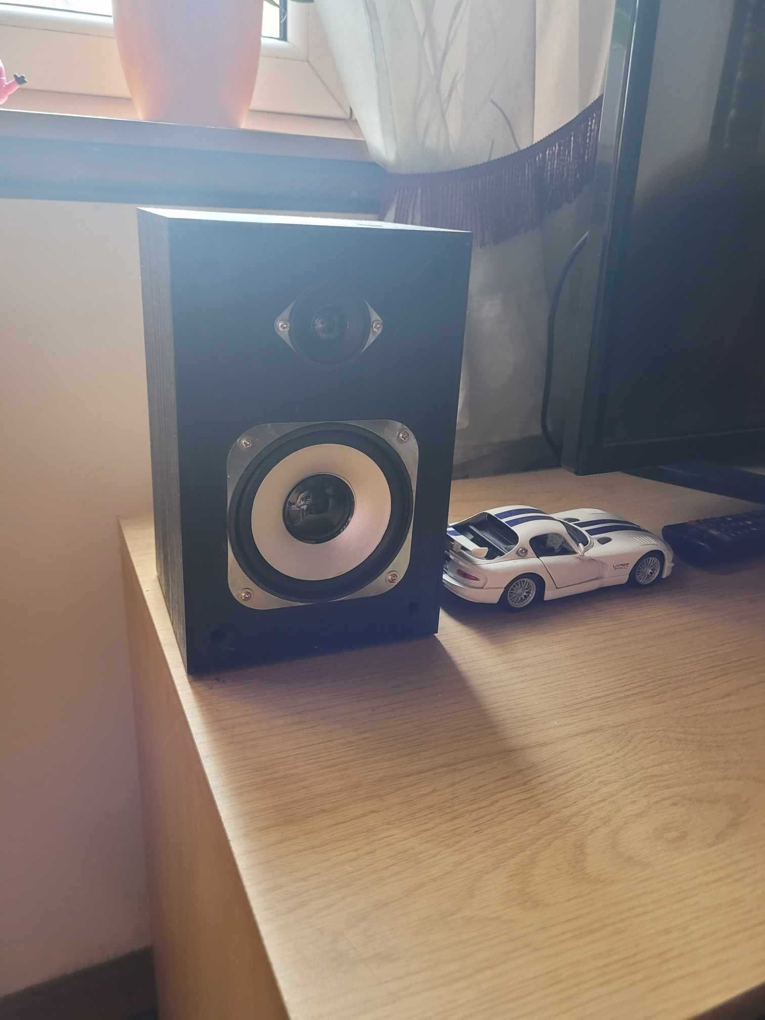 Kolumny stereo, głośniki, drewniane, 15 wat, niemieckiej firmy Auna