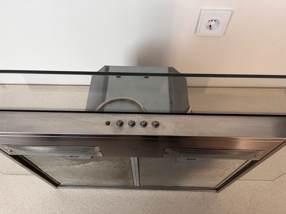 Витяжка кухонна 90*52 см зі склом в гарному стані