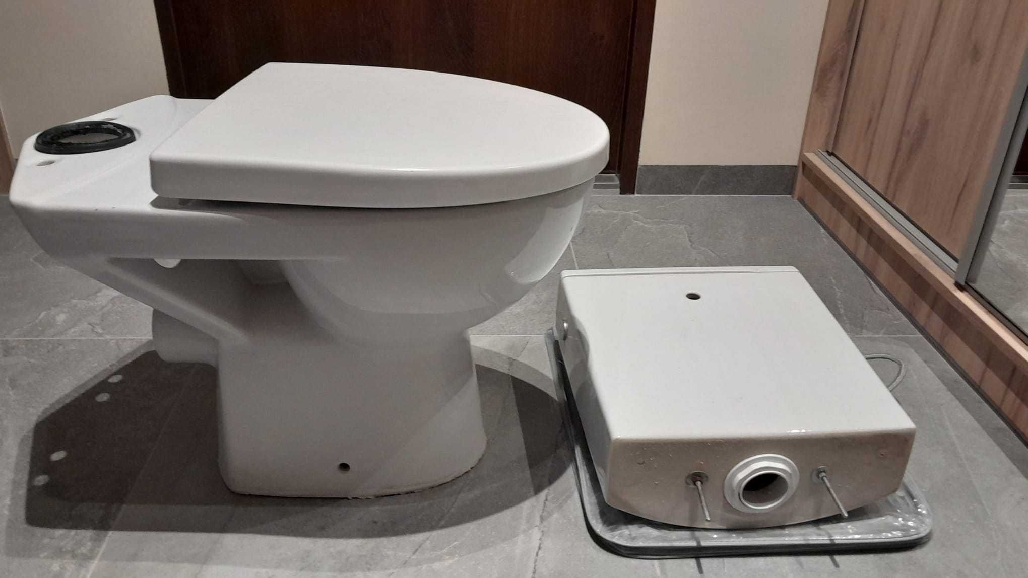 Toaleta wolnostojąca/ kibel wolnostojący/ WC (to naprawdę spoko kibel)