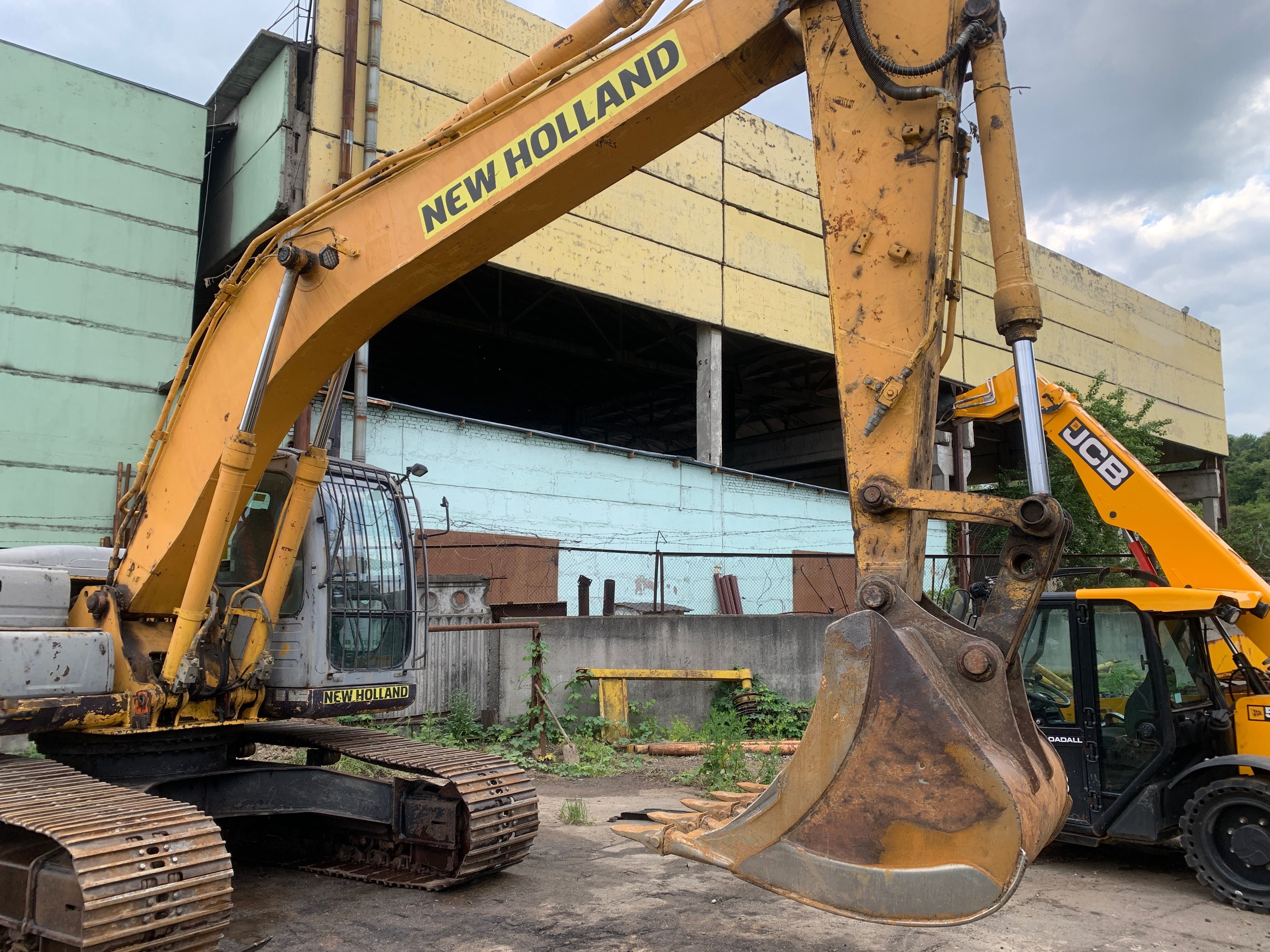 Гусеничний екскаватор NEW HOLLAND E215 Гусеничный экскаватор