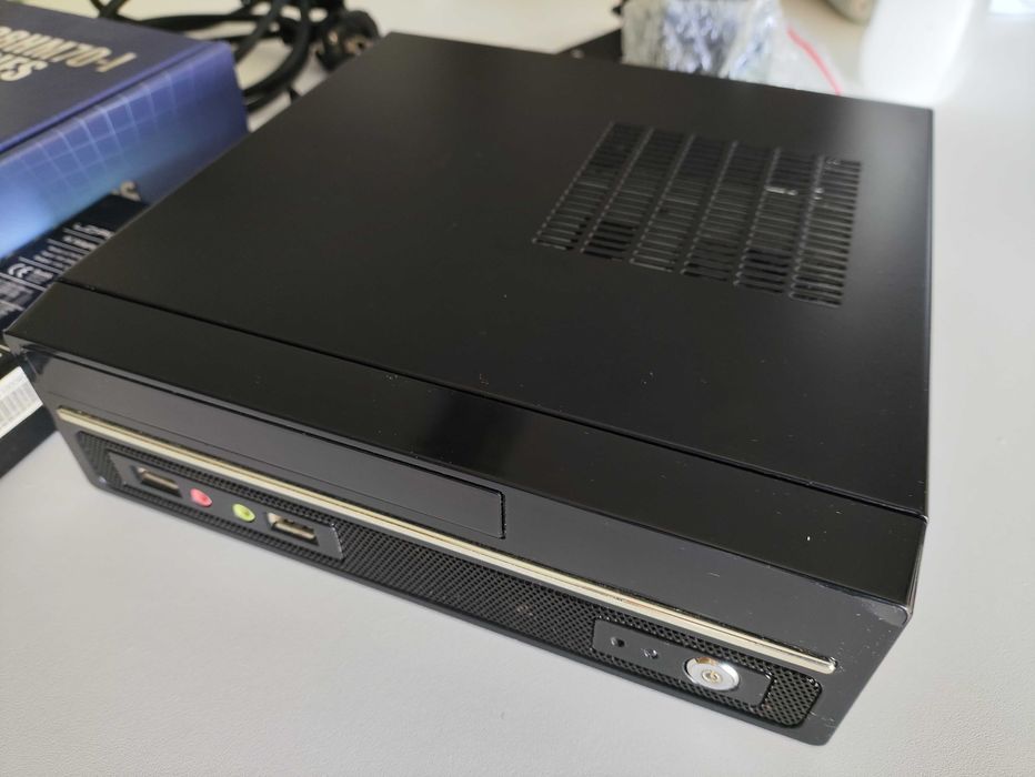 Mini PC Asus C8HM70-I/HDMI + Caixa ITX LC Power LC-1350MI + 4GB RAM