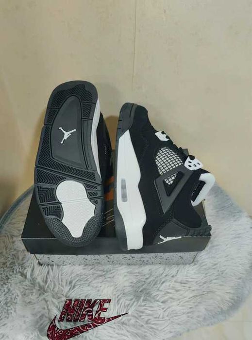 Buty damskie Trampk_Jordan_4_Retro_White_Thunder R.45