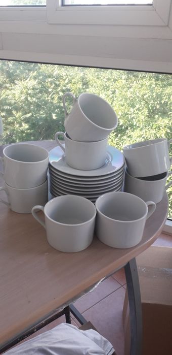 Сервиз чайный ,белого цвета