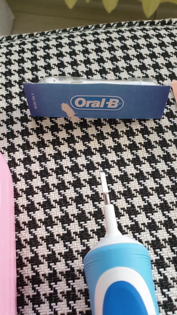 Oral B szczoteczka elektryczna + akcesoria