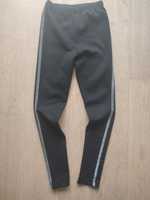 r140 czarne legginsy ze srebrnym brokatowym lampasem